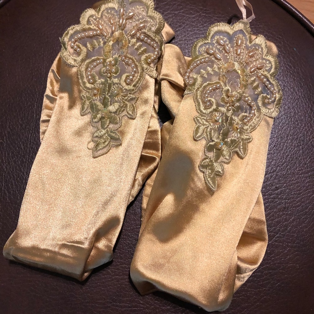 Gold and ivory flapper dress & gold gloves